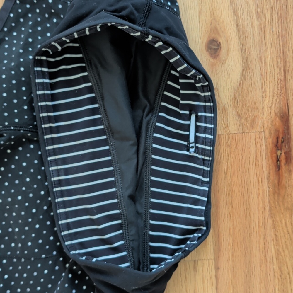 Lululemon Black Gray White Polka Dot Speed Shorts 2 - Picture 5 of 5